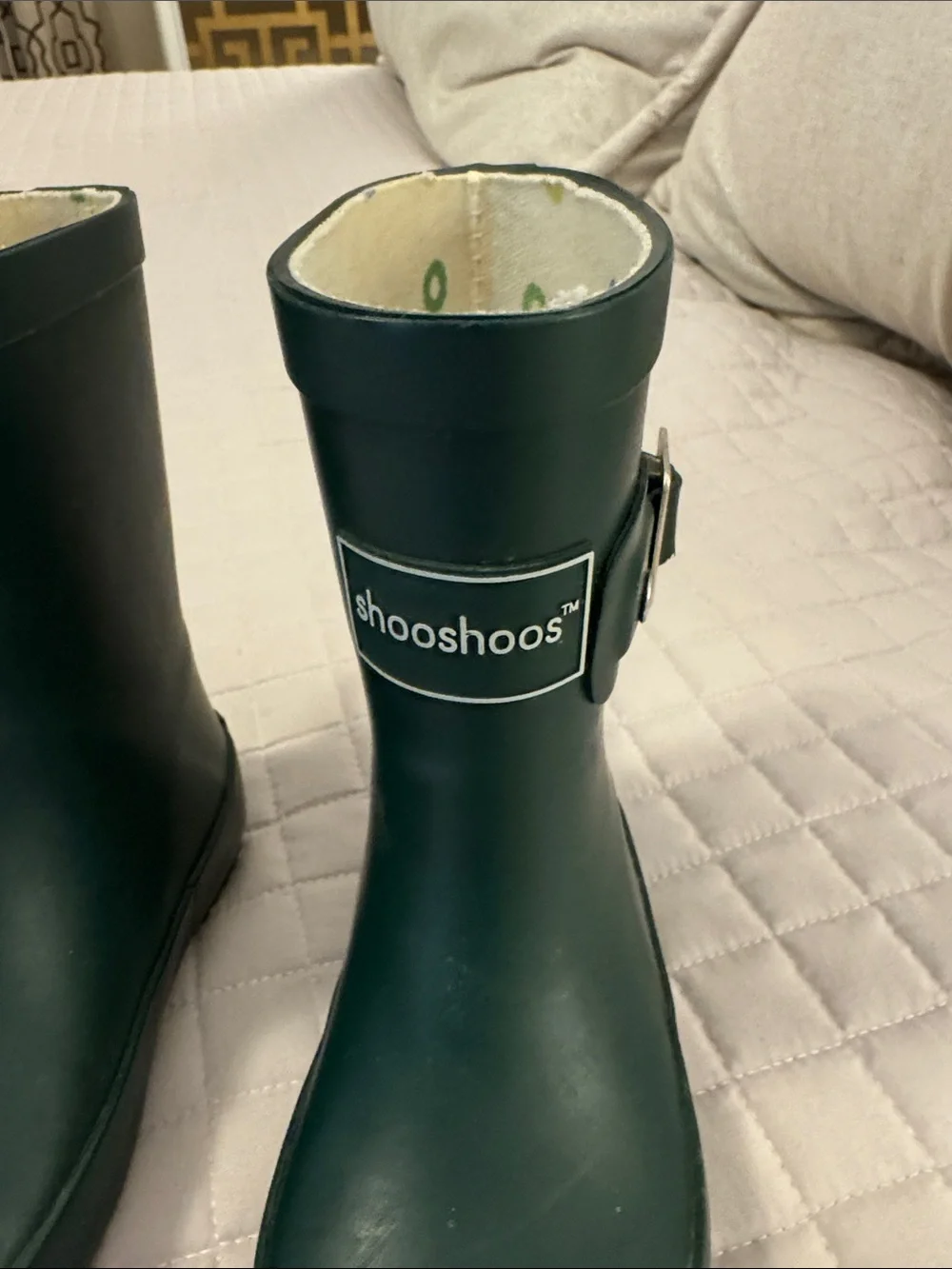 Shooshoos size 4 hunter green rain boots